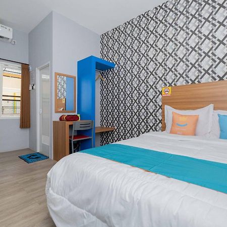 Sans Wm Hotel Blitar Eksteriør bilde