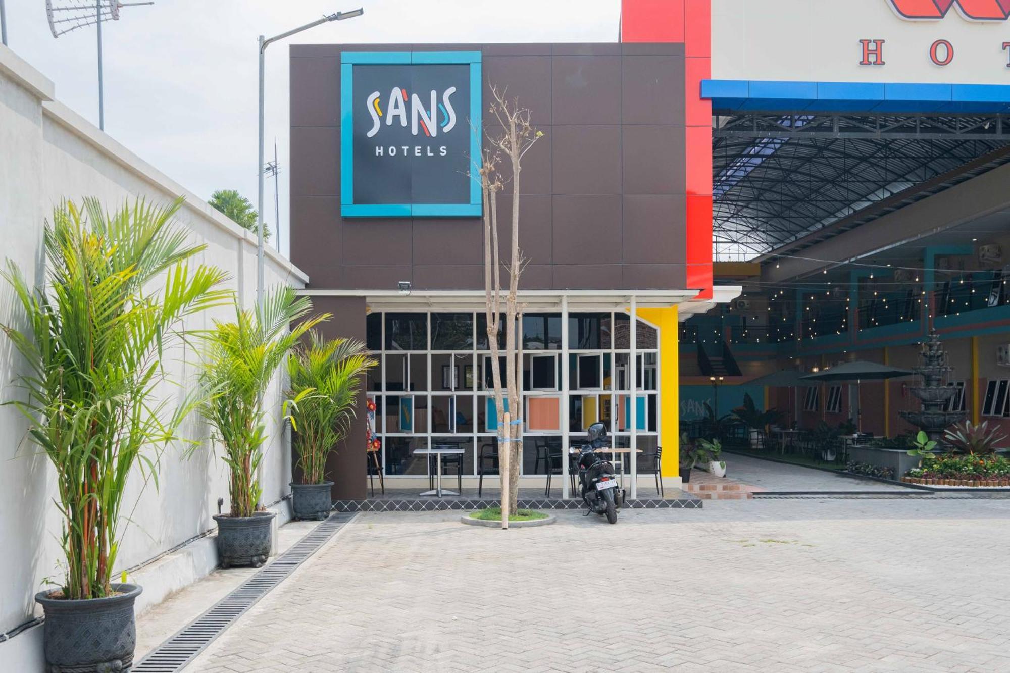 Sans Wm Hotel Blitar Eksteriør bilde
